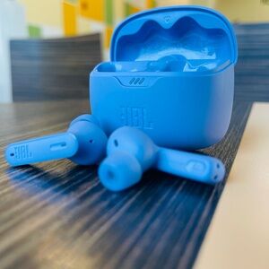 JBL Blue Wireless Earbuds